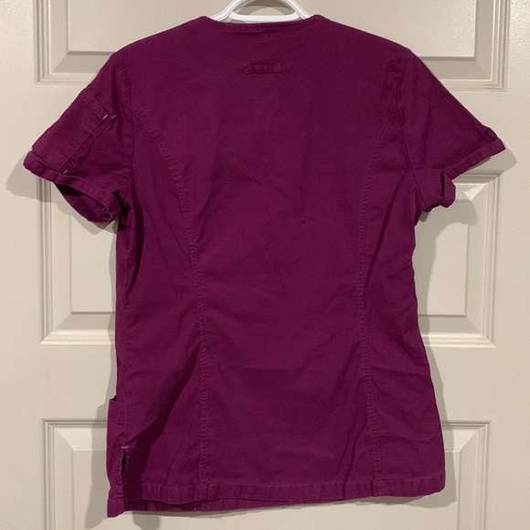 HEALTHPRO Scrub Too with pockets, badge ring and pen holder on sleeve - Picture 7 of 7